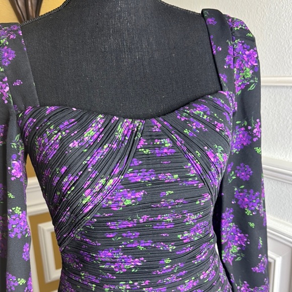 GIULIA
AMUR PLEATED FLORAL BODYCON MINI DRESS IN HYDRANGEA BERRY - Picture 7 of 14